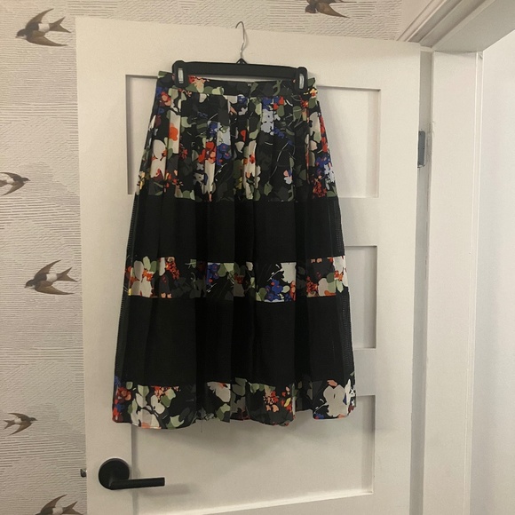 Banana Republic pleated A-line floral skirt size 4 - Picture 4 of 7